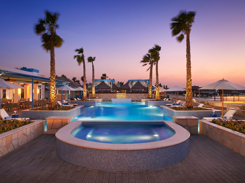 Banana Island Resort Doha by Anantara pool